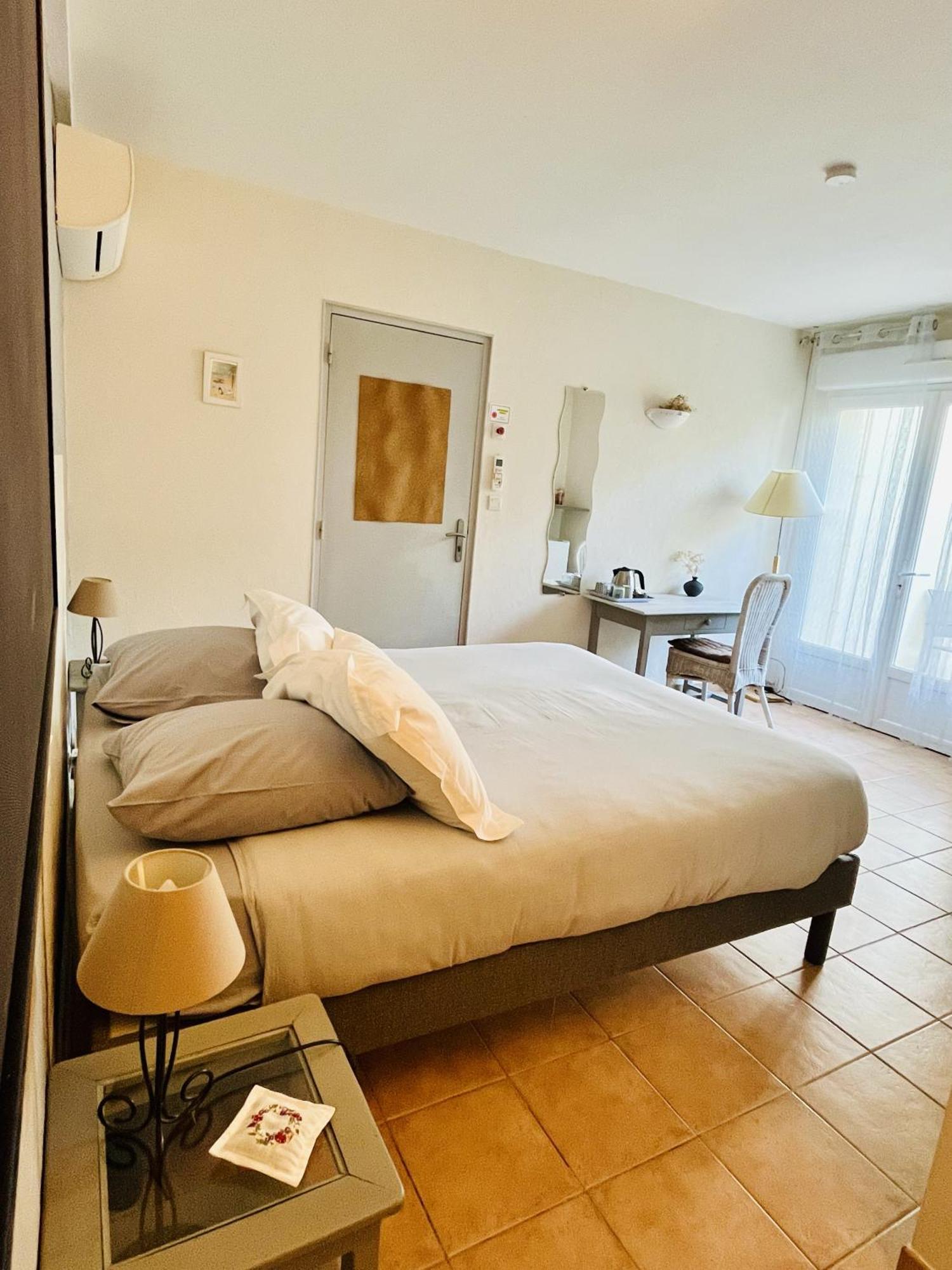 Mas Saint-Ange Bed & Breakfast Люнел Екстериор снимка