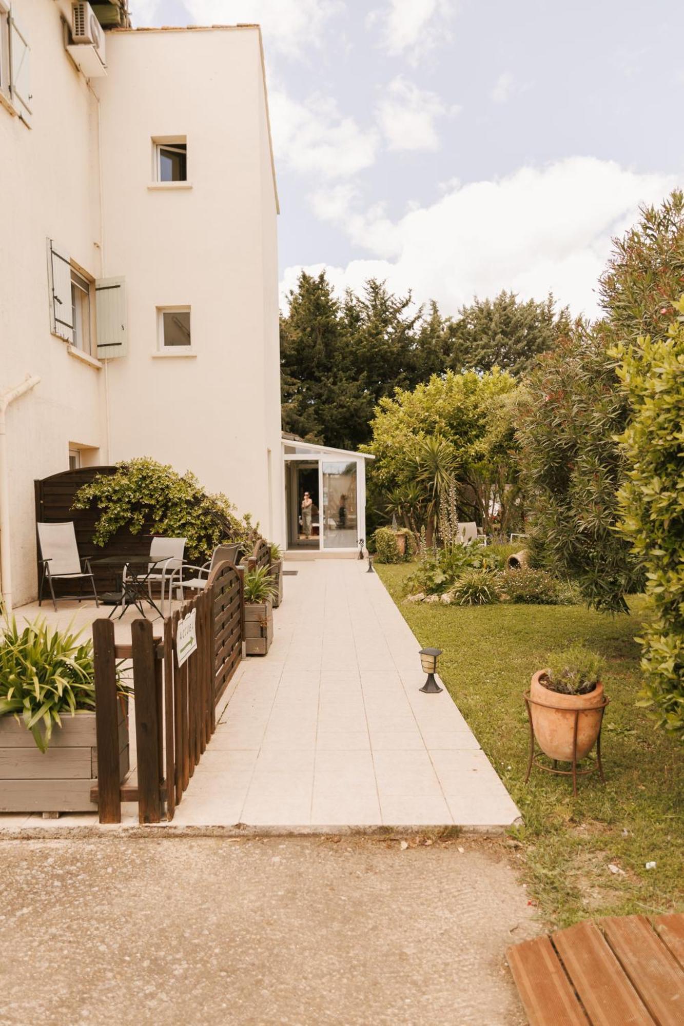 Mas Saint-Ange Bed & Breakfast Люнел Екстериор снимка